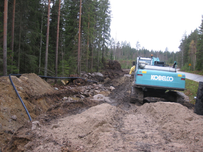 Vuolenkosken vesiosuuskannan verkko tullaan littmn siirtoviemriin, joka rakennetaan Nastolasta. Kuva Nastolan ja Iitin rajalta lhelt Vuolenkoskea, jonne siirtoviemri parhaillaan rakennetaan.